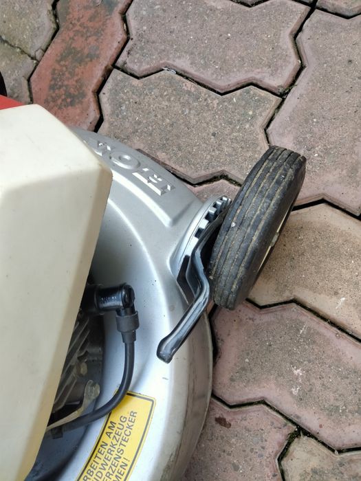 Honda, tuns iarba, originală