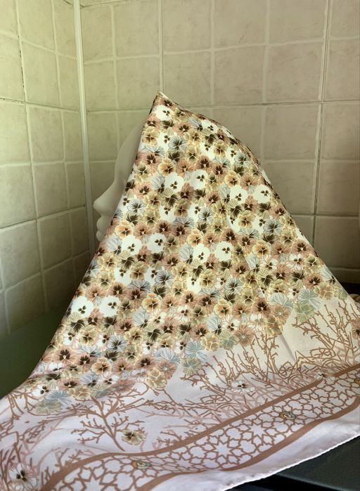 Красивые платки с цветочным принтом