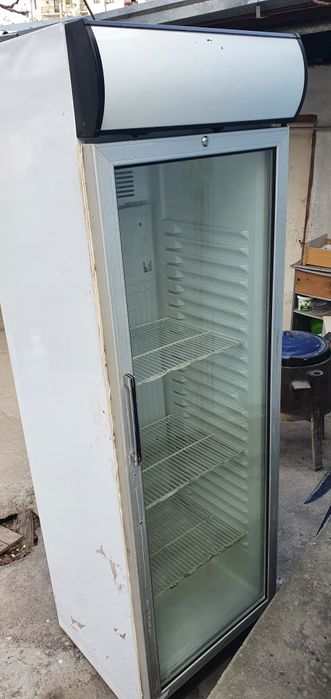 Халадильник витрина