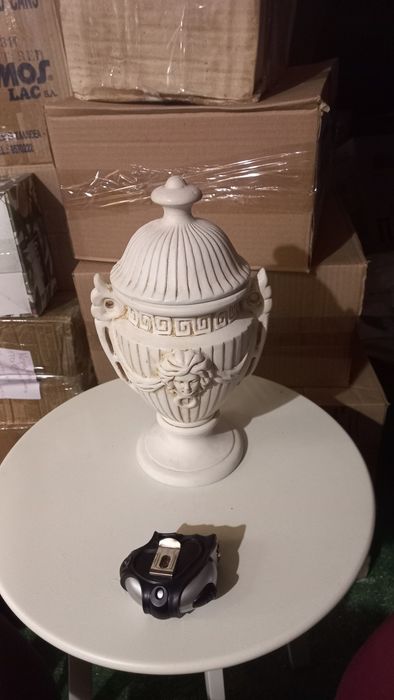 Урна има някаква маркировка под капака