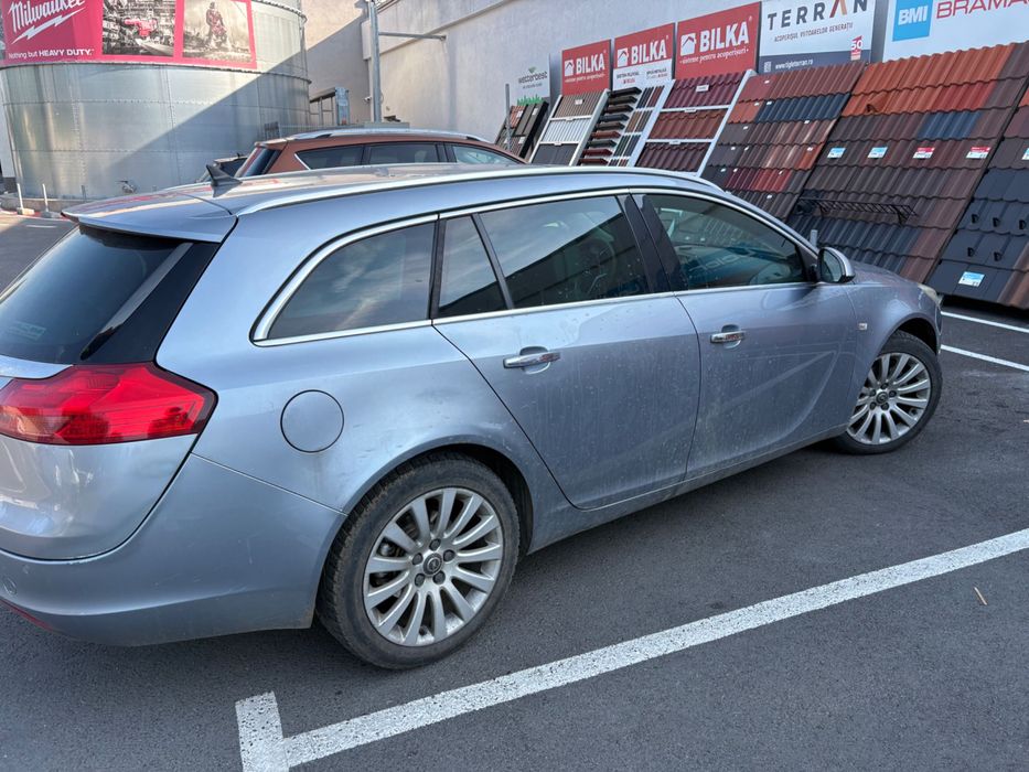 Vând Opel Insignia