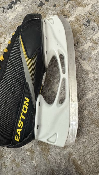 Коньки хоккейные