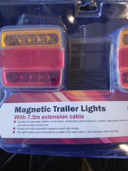 Set lămpi led cu magnet noi ambalate și  sigilate cu clablu de 7,5 M