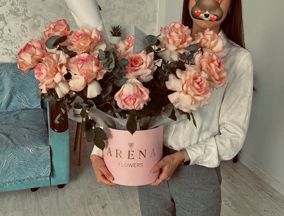 Красивый букет розовых роз