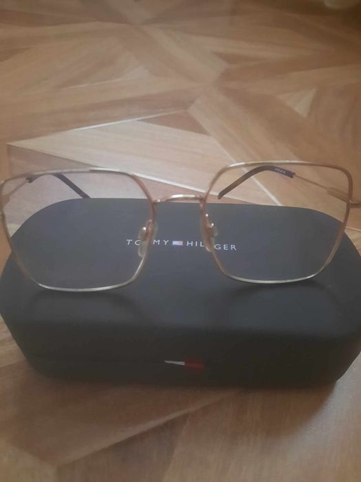 Rame ochelari Tommy Hilfinger si Ray Ban