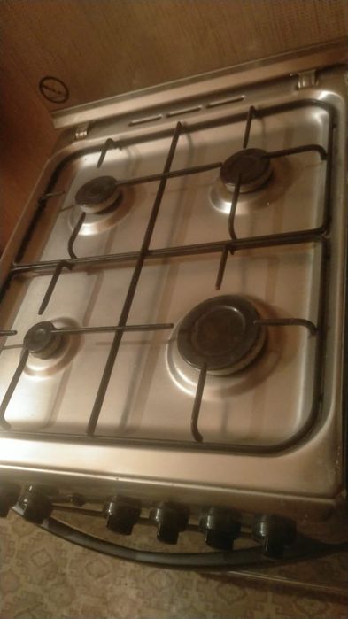 Продам газовую плиту