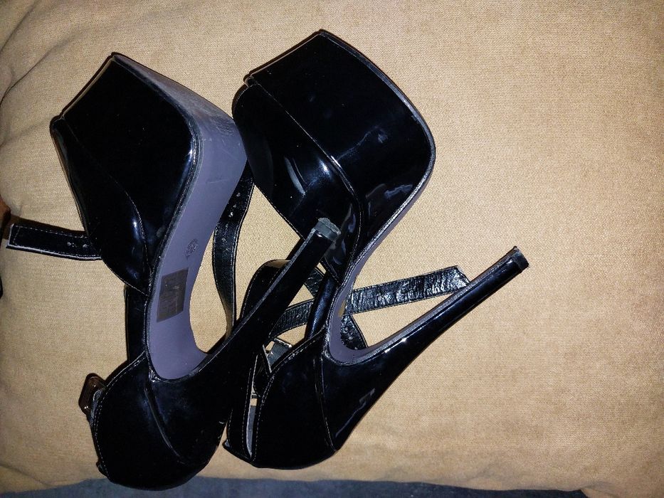 Pantofi cu toc înalt