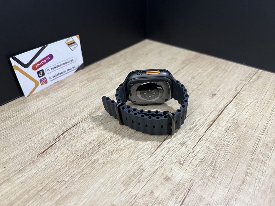 Apple Watch Ultra 3 49mm Black Titanium Black Ocean Band Second-Hand 2