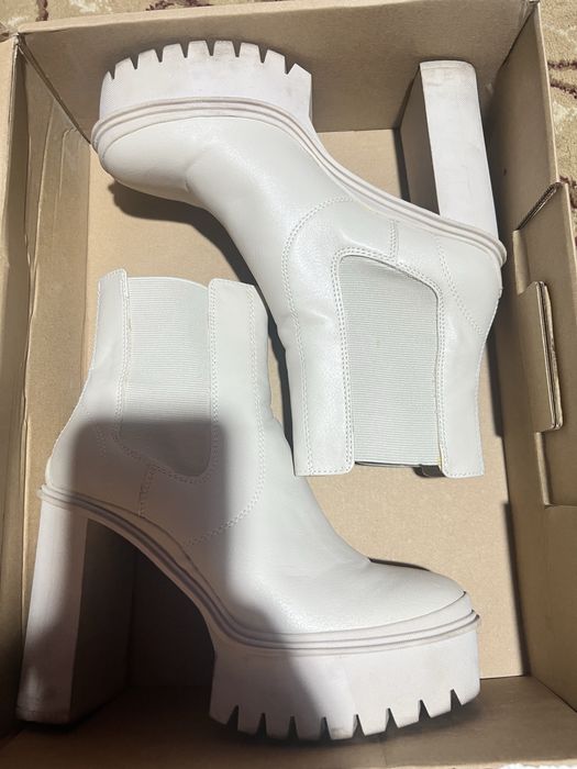 Продаются Сапоги Бершка 38 размер, купили в аты баты