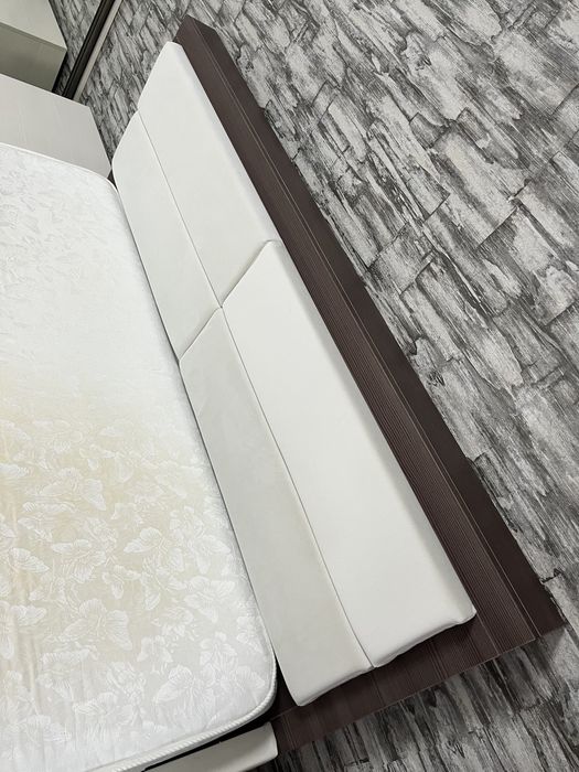 Продам кровать с матрасом