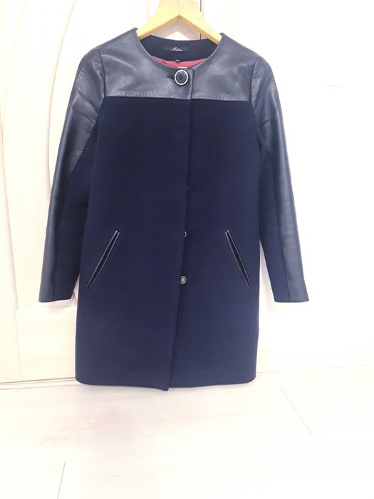 Пальто женское с кожаными рукавами