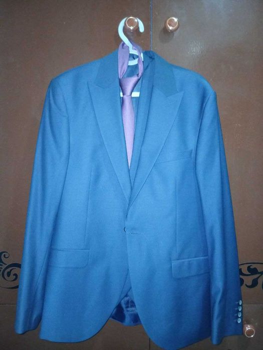 Костюм шим сотилади кук рангда