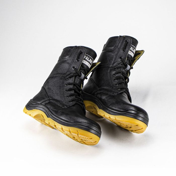 Военные сапоги...