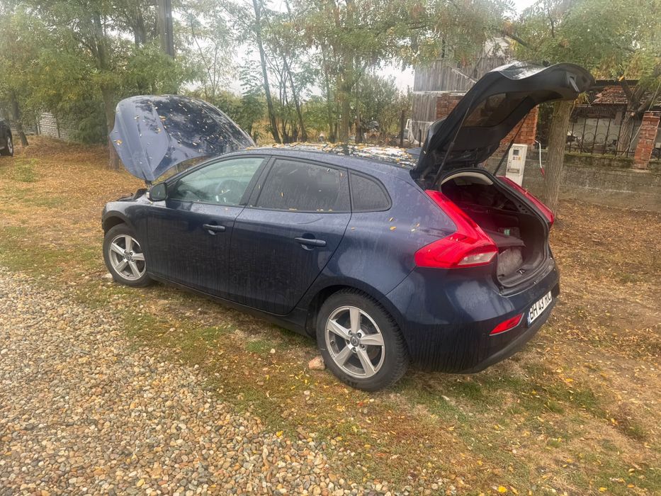VOLVO V40