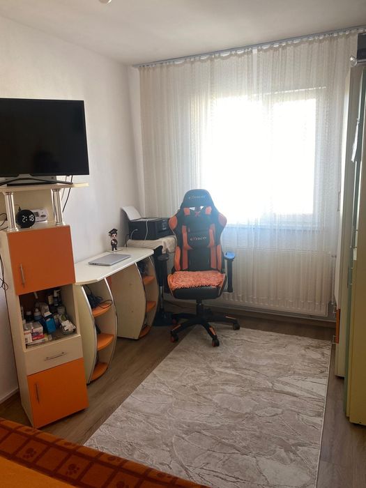 Închiriez apartament două camere