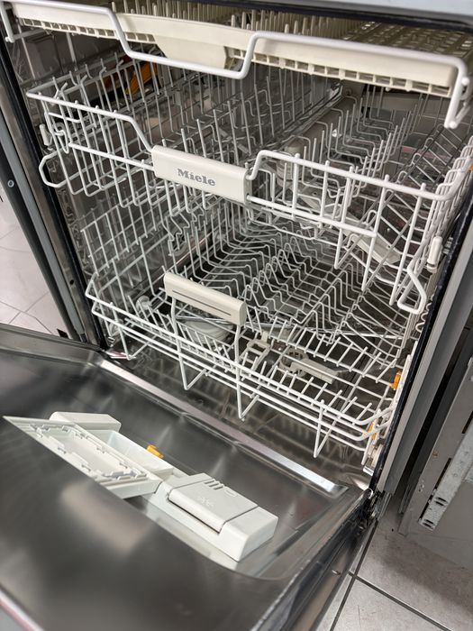 Miele G 4263 scvi миялна за пълно вграждане. Произведена в Германия.24 мес гаранция