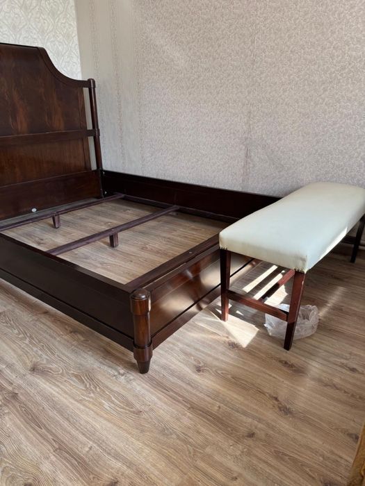 Кровать деревянная с матрацем