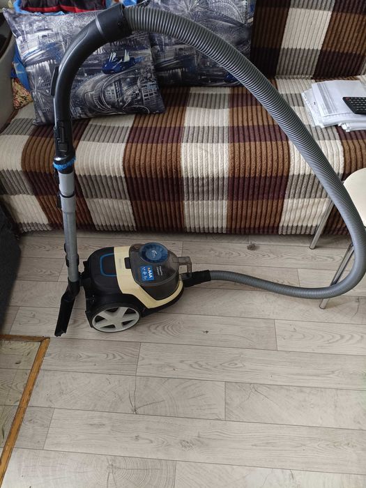Продам пылесос Филипс 650w