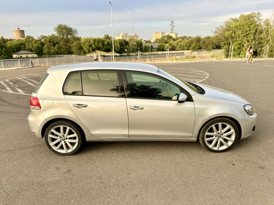 Golf 6// 2.0 Diesel // Automat //110 cai // Navi waze +carplay