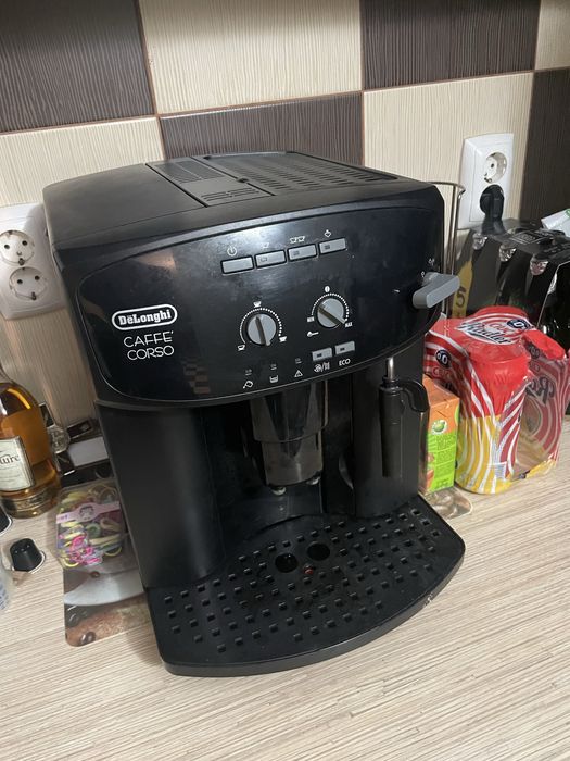 Vand espresor  cafea in stare buna de functionare delonghi