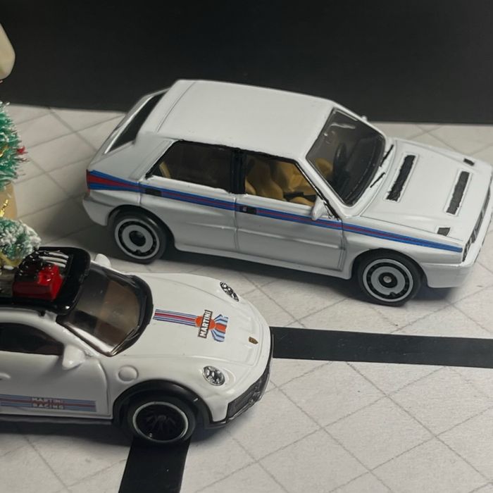 Hot Wheels Christmas Customs