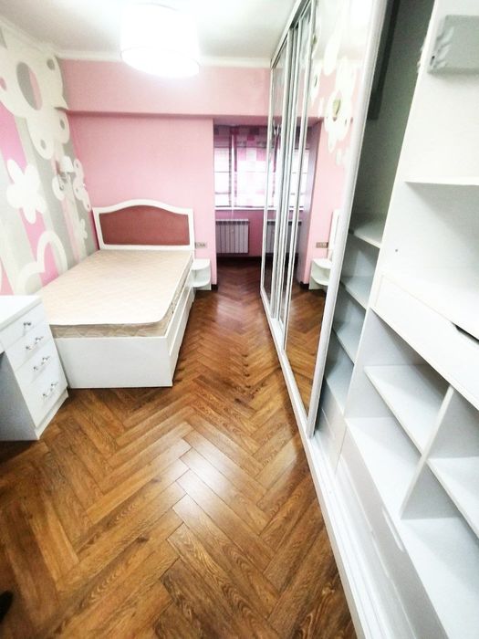 Аренда 4-комнатная квартира Метро Космонавтов с обстановкой