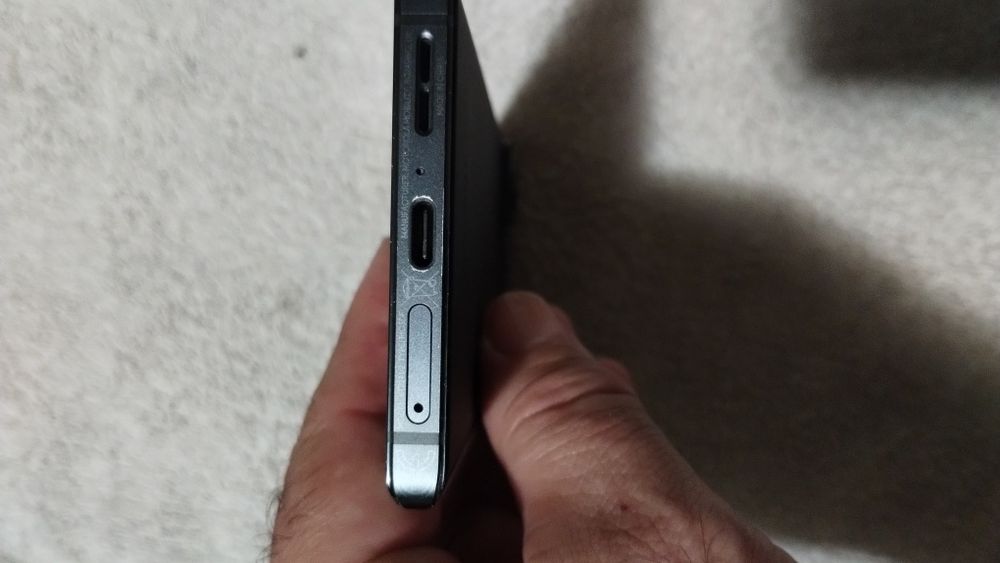 Продавам Motorola edge 30 ultra