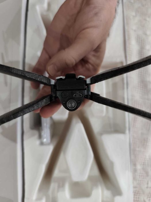 Хибриден дрон Parrot Swing с контролер Flypad като нов