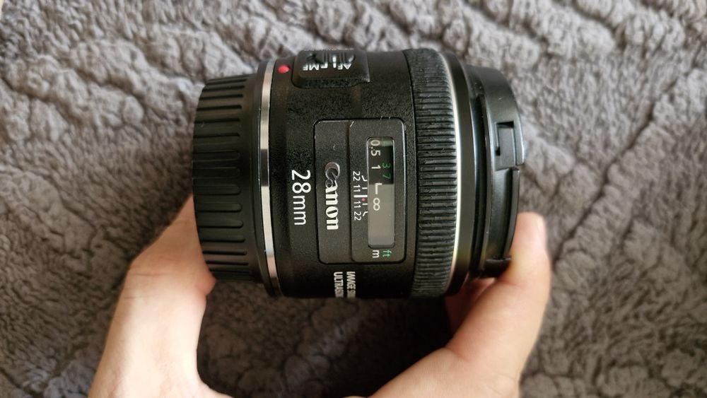 Se vând două obiective canon ef 28mm