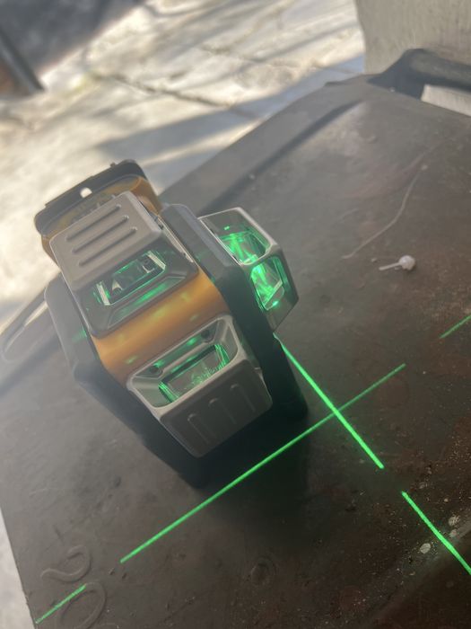 Laser DeWalt linii verzi nou