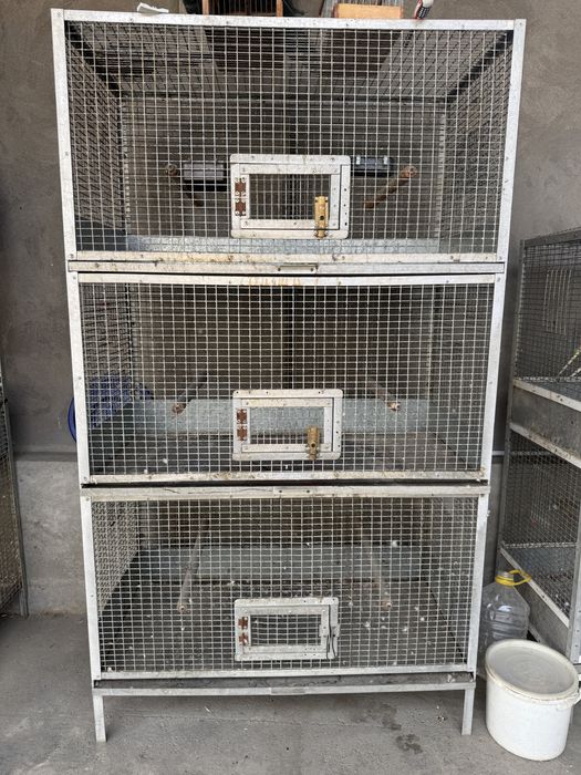 Продаётся клетка для попугаев (3-ярусная)