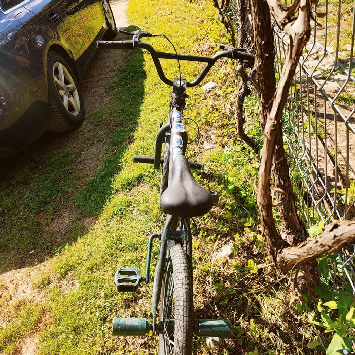 Bmx de scheme . Este de stradă