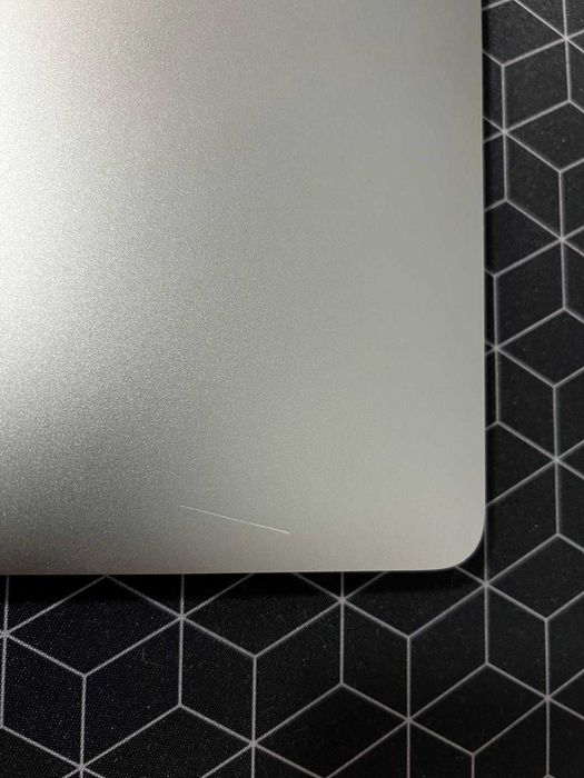 MacBook Air M1 8GB RAM / 256GB SSD • Stare f buna • Cutie + Accesorii