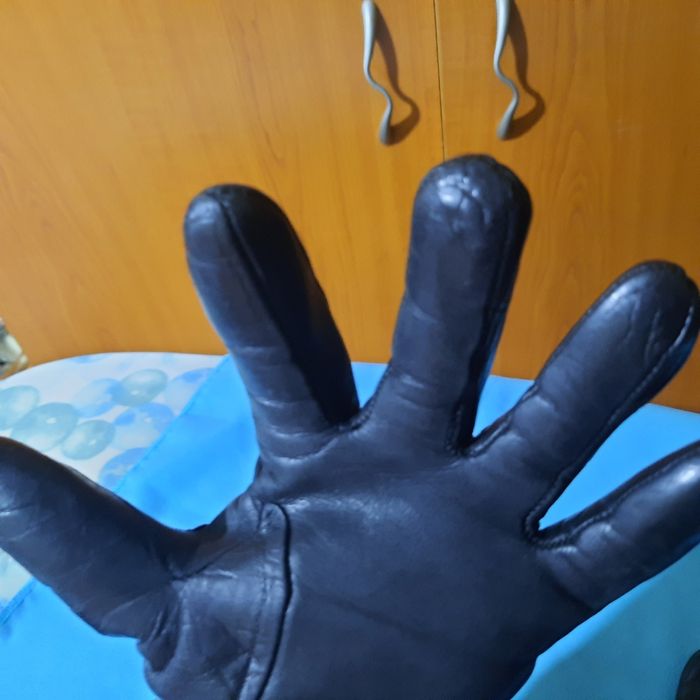 Mănuși piele , 
Îmblănite 
Anii 80
Stare foarte bună