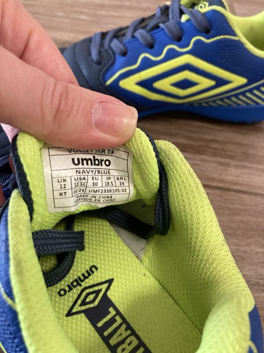 Футболни обувки стоножки