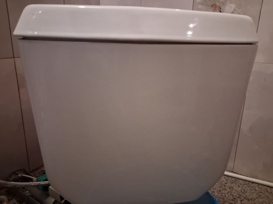 Тоалетно казанче порцеланово