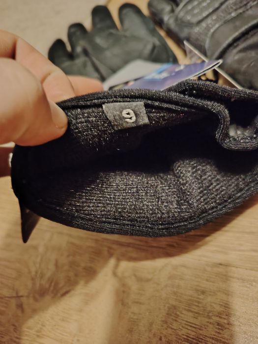 Mănuși moto cu protecții și membrană!