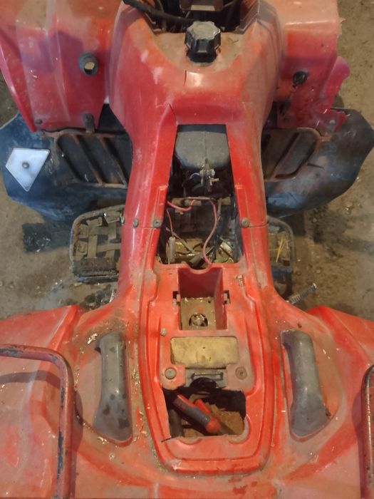 Vând ATV defect.