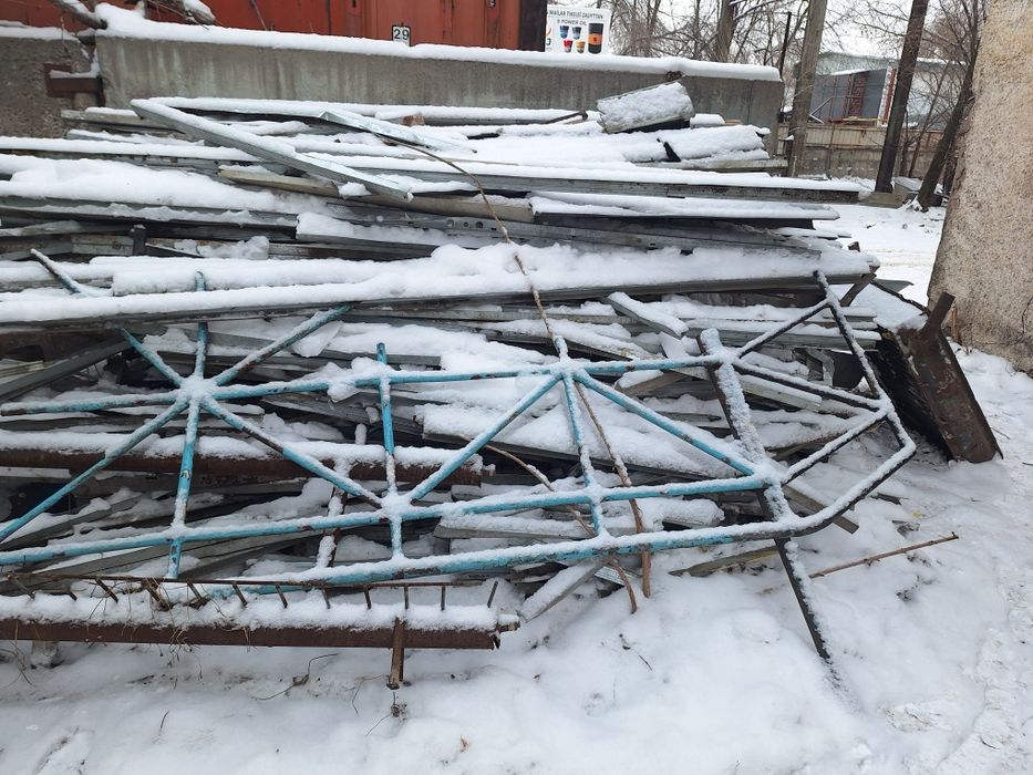 Продам Чер.металлом,и профили