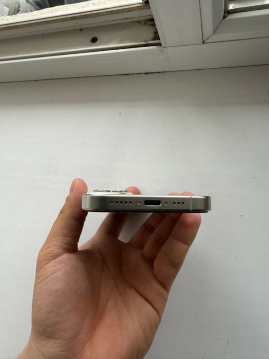 iPhone 15 pro белый 256Gb