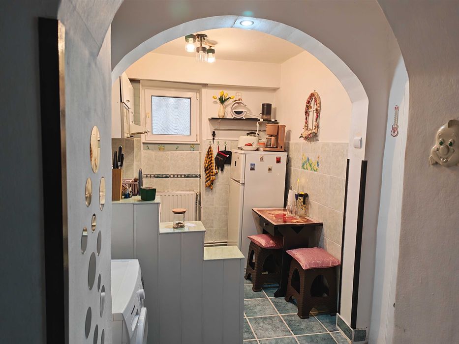 vand apartament 2 camere decomandat