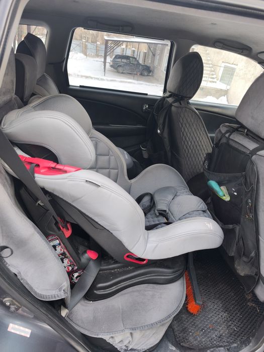 Продам детское кресло Olsson