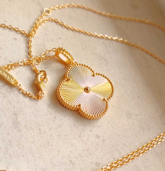 Дамско колие с голяма златна детелина - Van Cleef & Arpels VCA