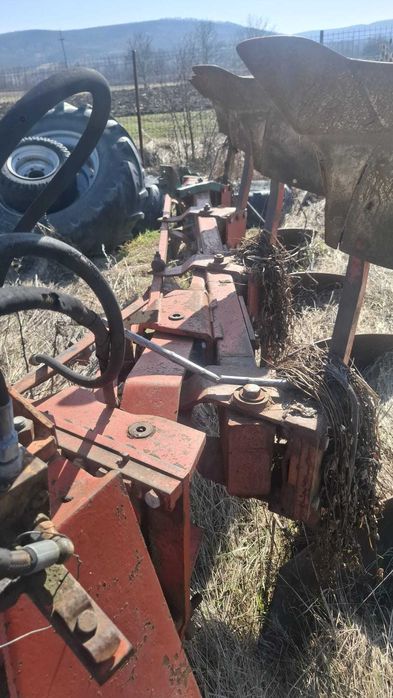 Plug kverneland lb  variabil mecanic 4 trupite