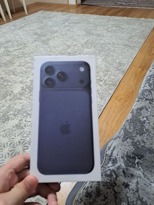 Продам Айфон 17про мах