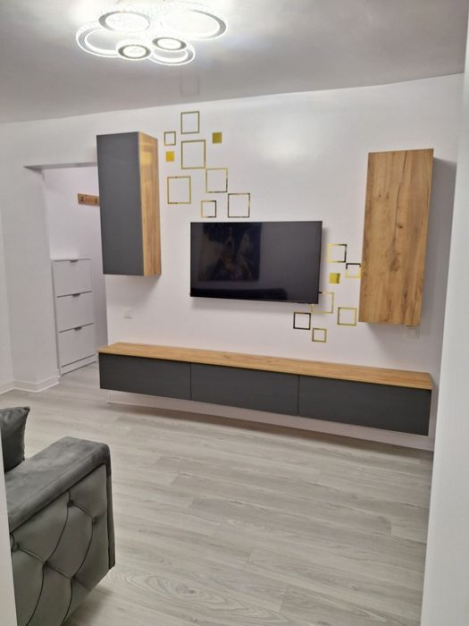 Închiriez apartament