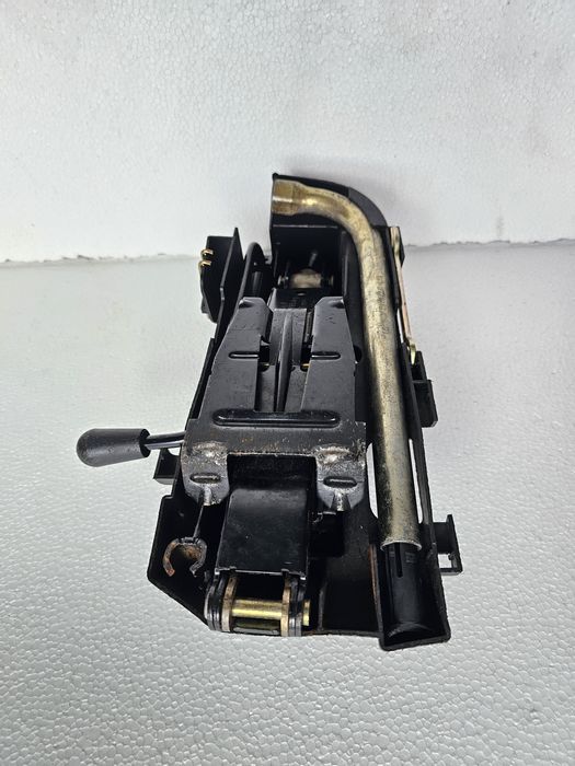 trusa scule roata rezerva originala volkswagen golf 2 / jetta 2

stare