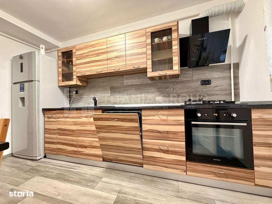 Apartament cu 3 camere, 2 bai  - zona Tractorul