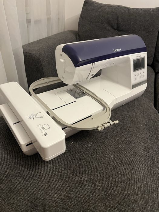 Mașină de brodat Brother Innov-is NV800E