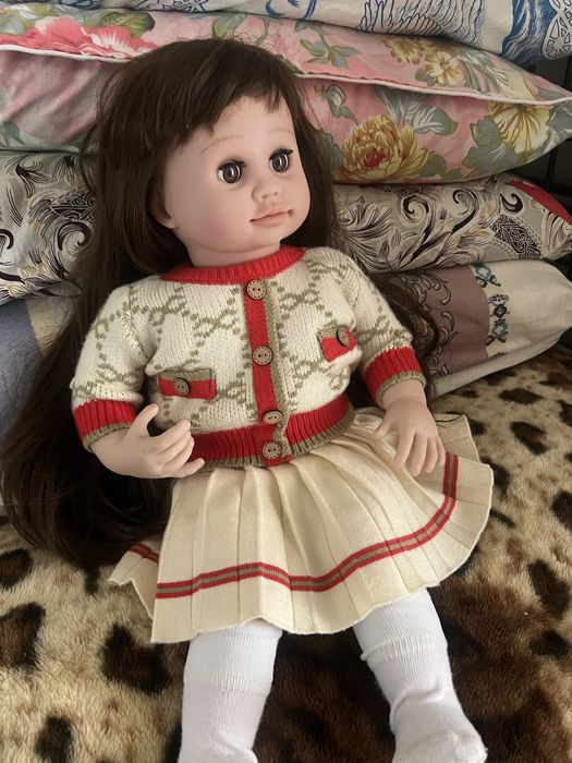 Продам куклу разговаривающую, почти новая ребенок не играет